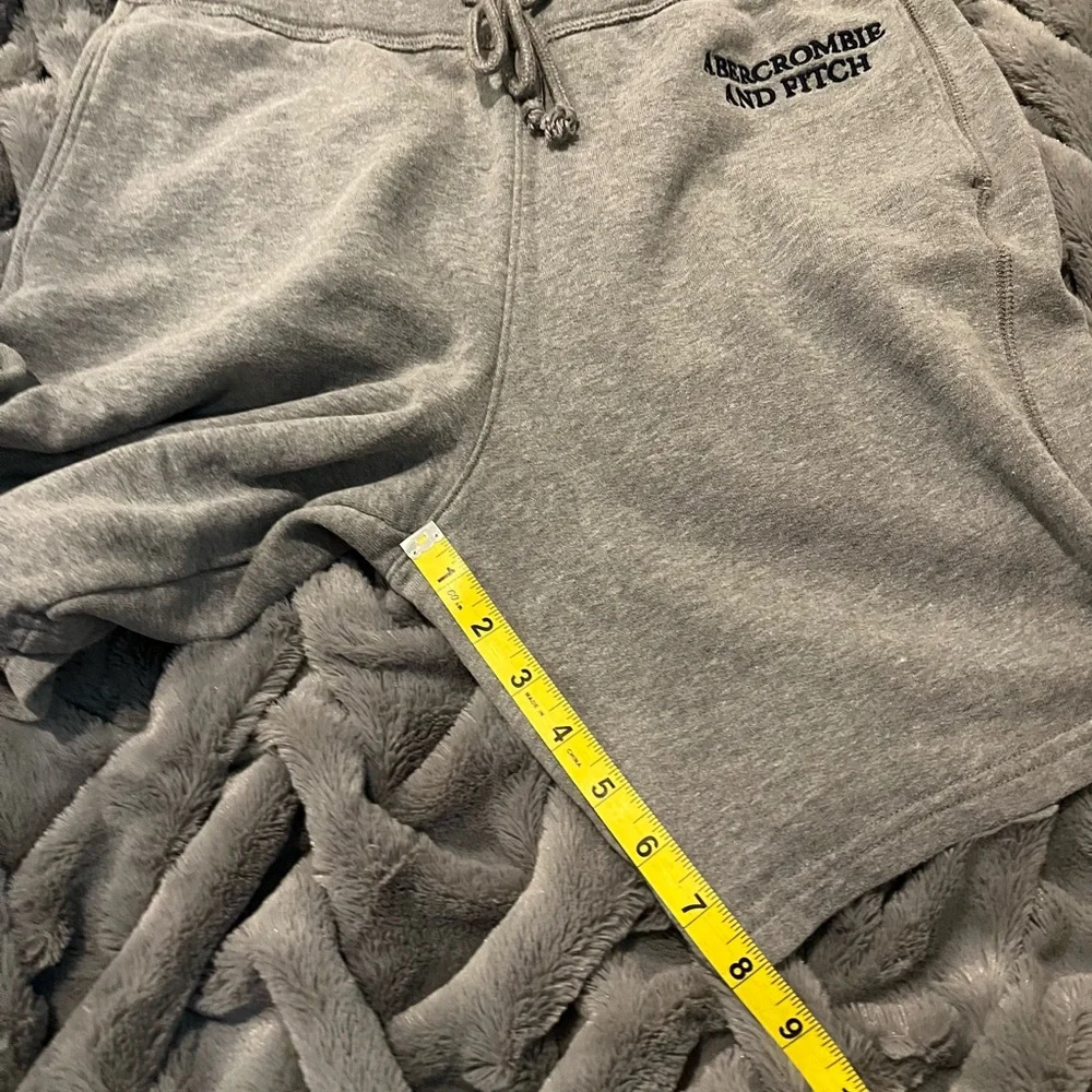 Abercrombie & Fitch Gray Fleece Sweat Shorts Size Small